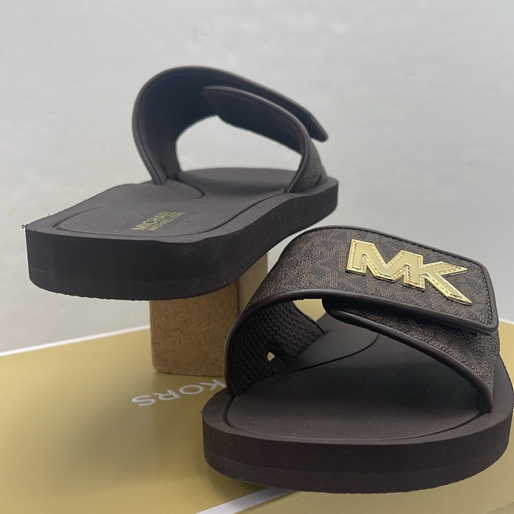 MICHAEL KORS Palmer Signature Logo Slide Sandal
Brown 
NWT - Picture 9 of 16